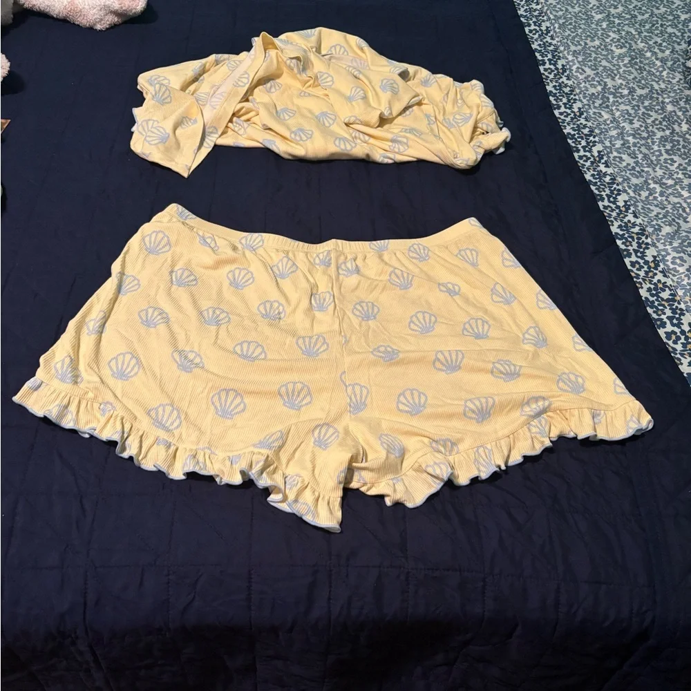 Staykation- Shell Ruffle Ribbed Short Pajamas Set - Picture 6 of 7